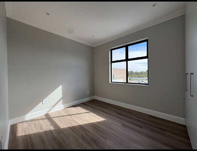4 BEDROOM FREEHOLD FOR SALE IN SANDOWN